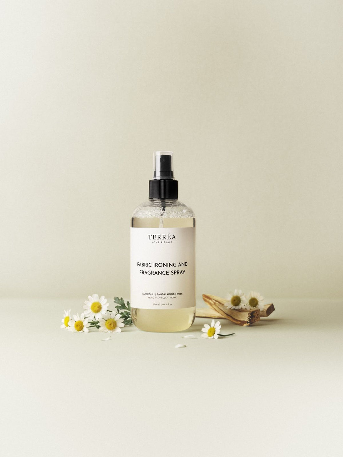 Terréa Fabric Ironing and Fragrance Spray 250 ml with daisies and driftwood, Patchouli / Sandalwood / Rose scent